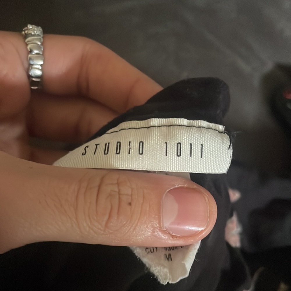 Top - Picture 2 of 2